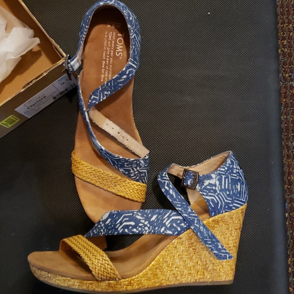 Tom's Clarissa Wedge